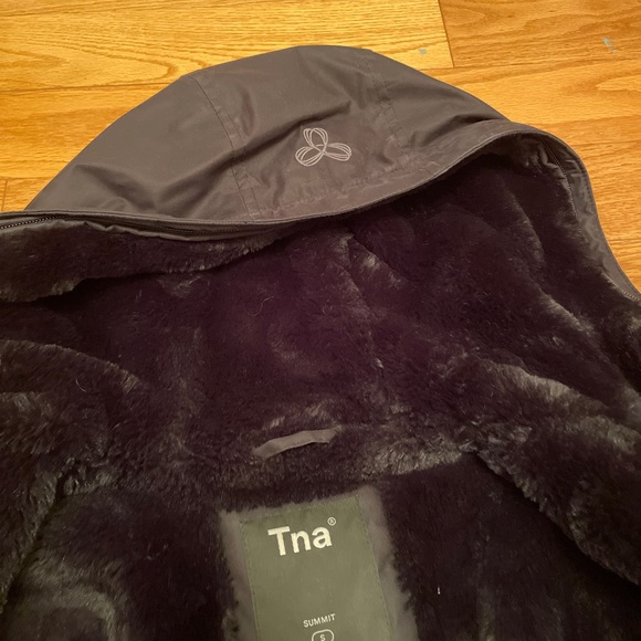 Aritzia Jacket - Picture 7 of 7